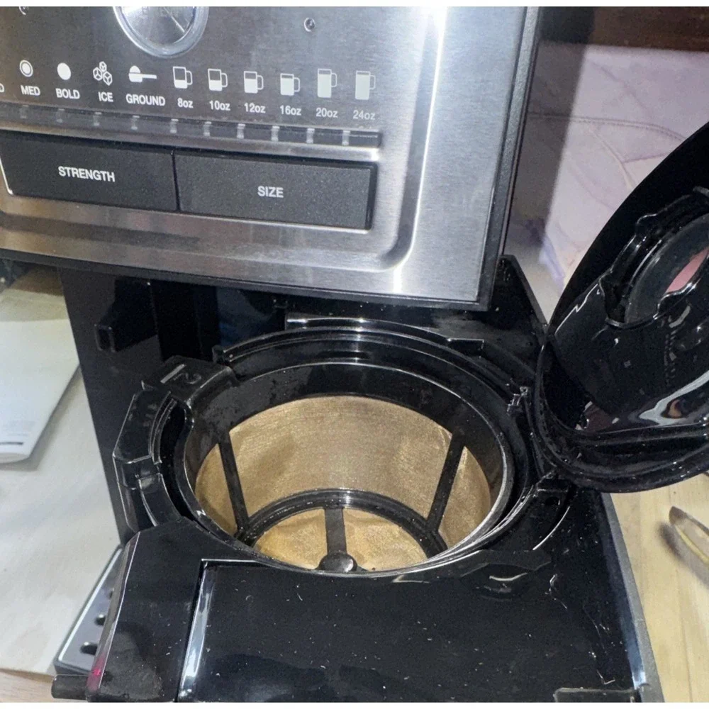 Cuisinart Custom Grind & Brew Single-Cup Coffee Maker DGB-30